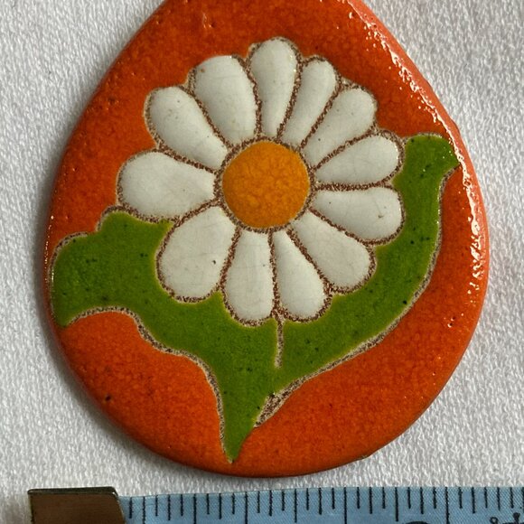 Handmade 70's Ceramic Daisy Pendant - Picture 3 of 6